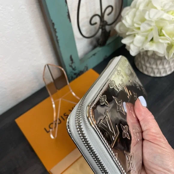 💫SOLD LV Zippy Wallet Silver Monogram Miroir - Picture 7 of 16